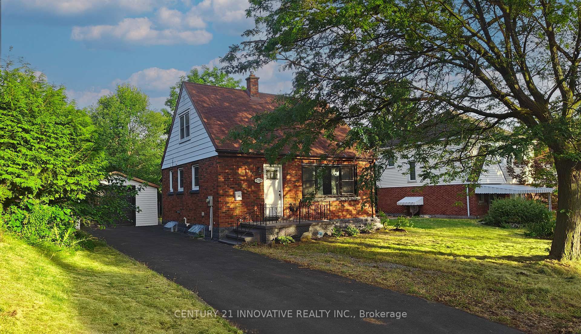 Photo de la propriété: 5709 Hanan Avenue ON L2G 4E7