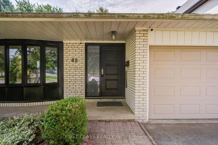 Photo de la propriété: 49 McKee Avenue ON M2N 4C1