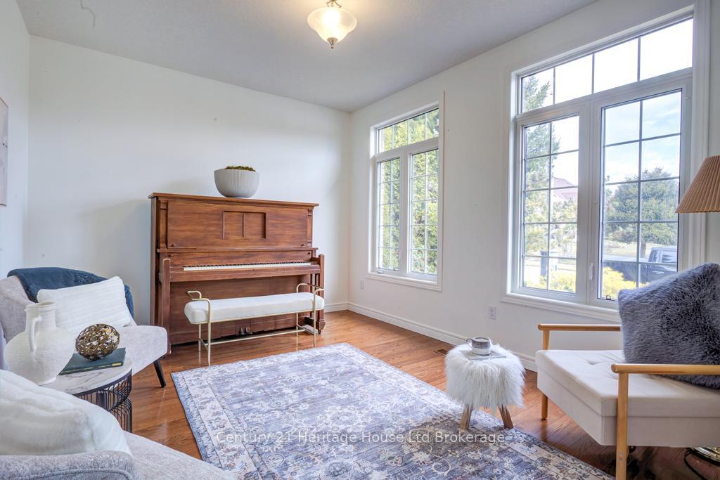 Property Photo: 2 Green Gable Place ON N4T 1W6