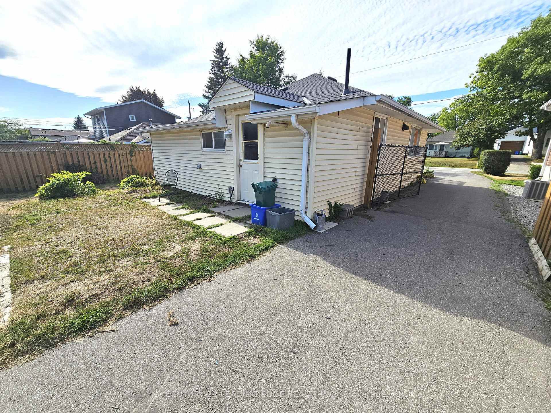 Photo de la propriété: 291 Miami Drive ON L4P 2Z5