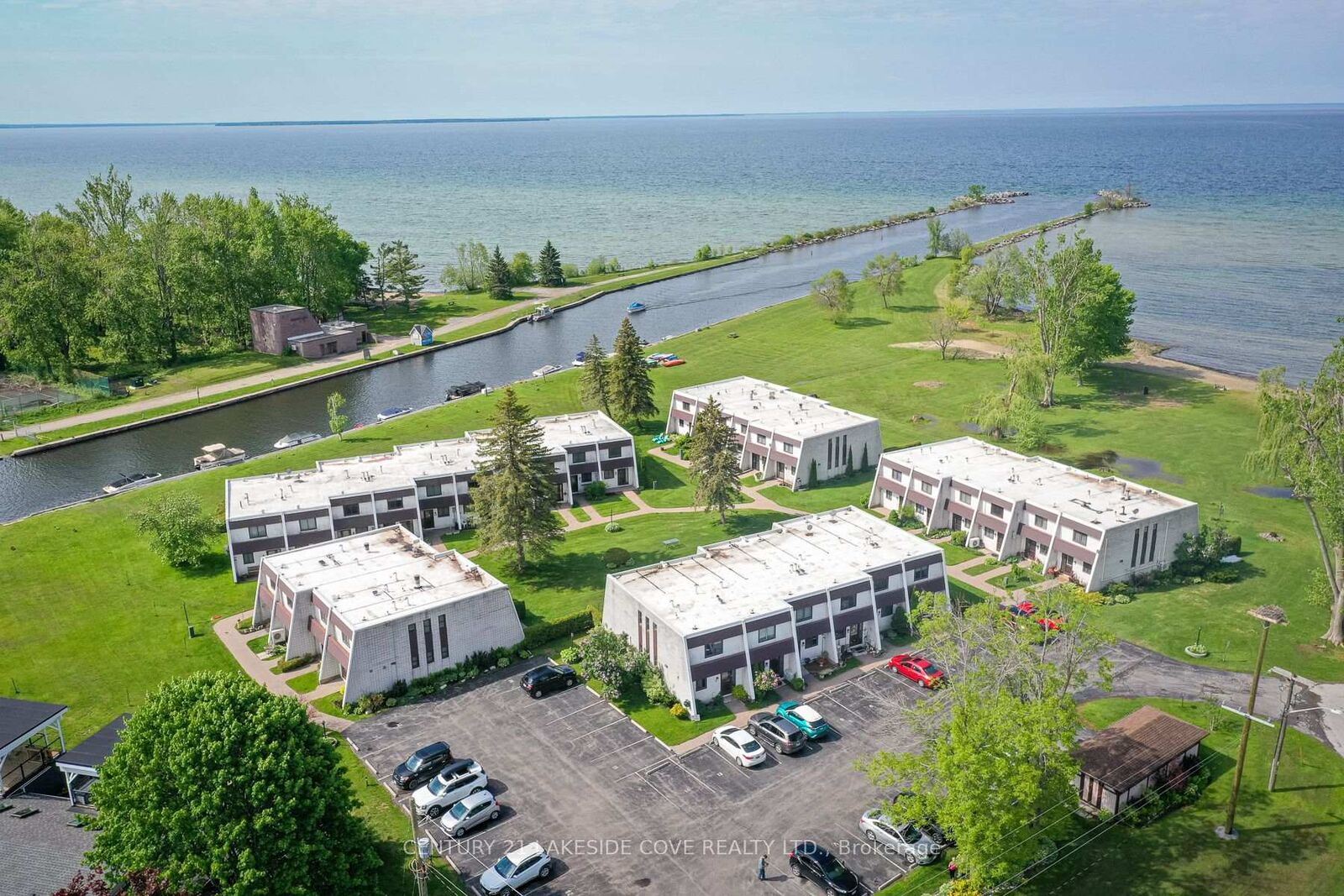 Property Photo: 1 Paradise Boulevard S Unit 27 ON L0K 1B0