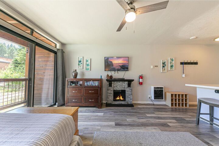 Property Photo: 11591 Snowpeak Way 208 CA 96161