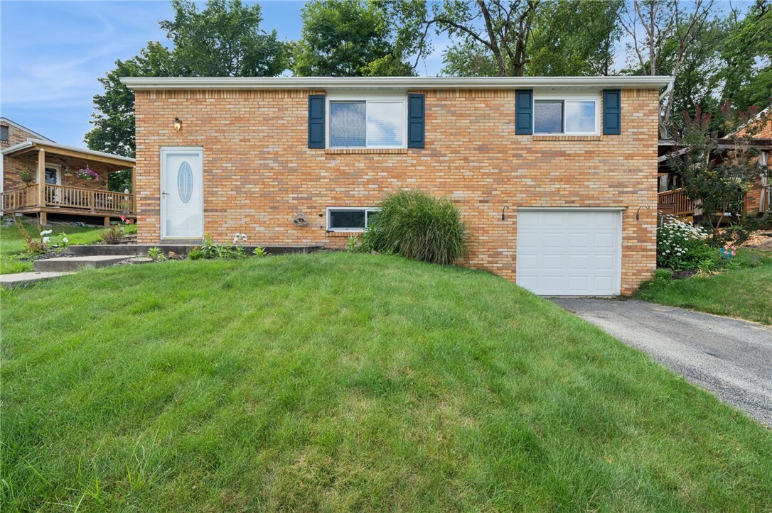 Property Photo:  354 Springwood Drive  PA 15147 