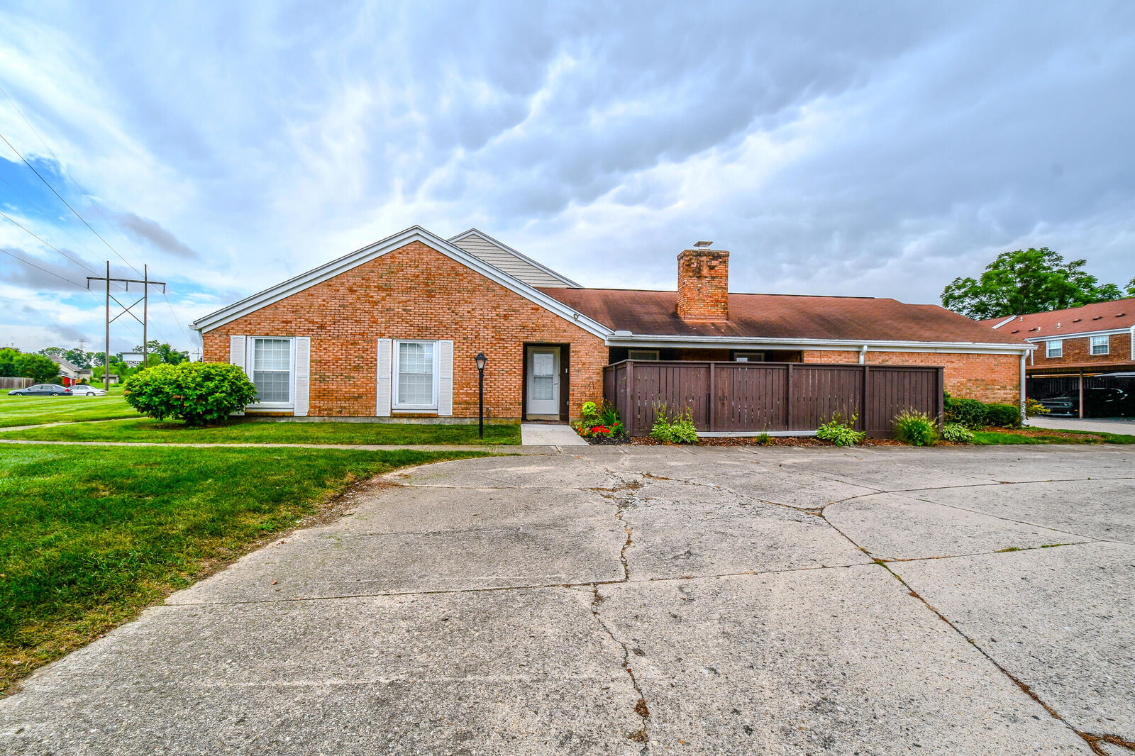 Property Photo:  1411 Williamsburg Court  OH 45324 