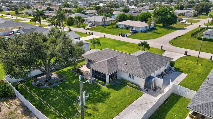 Property Photo:  1309 SE 37th St  FL 33904 