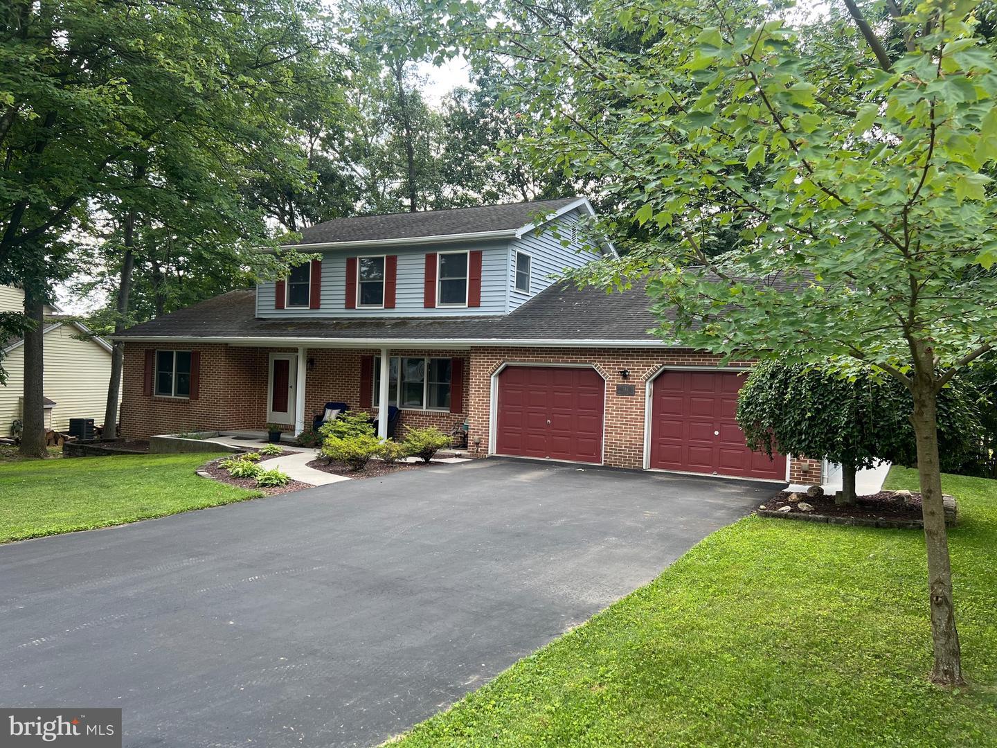 Property Photo: 141 Windsor Court PA 17331