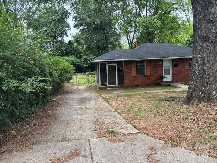 Property Photo: 349 Fannie Circle NC 28205