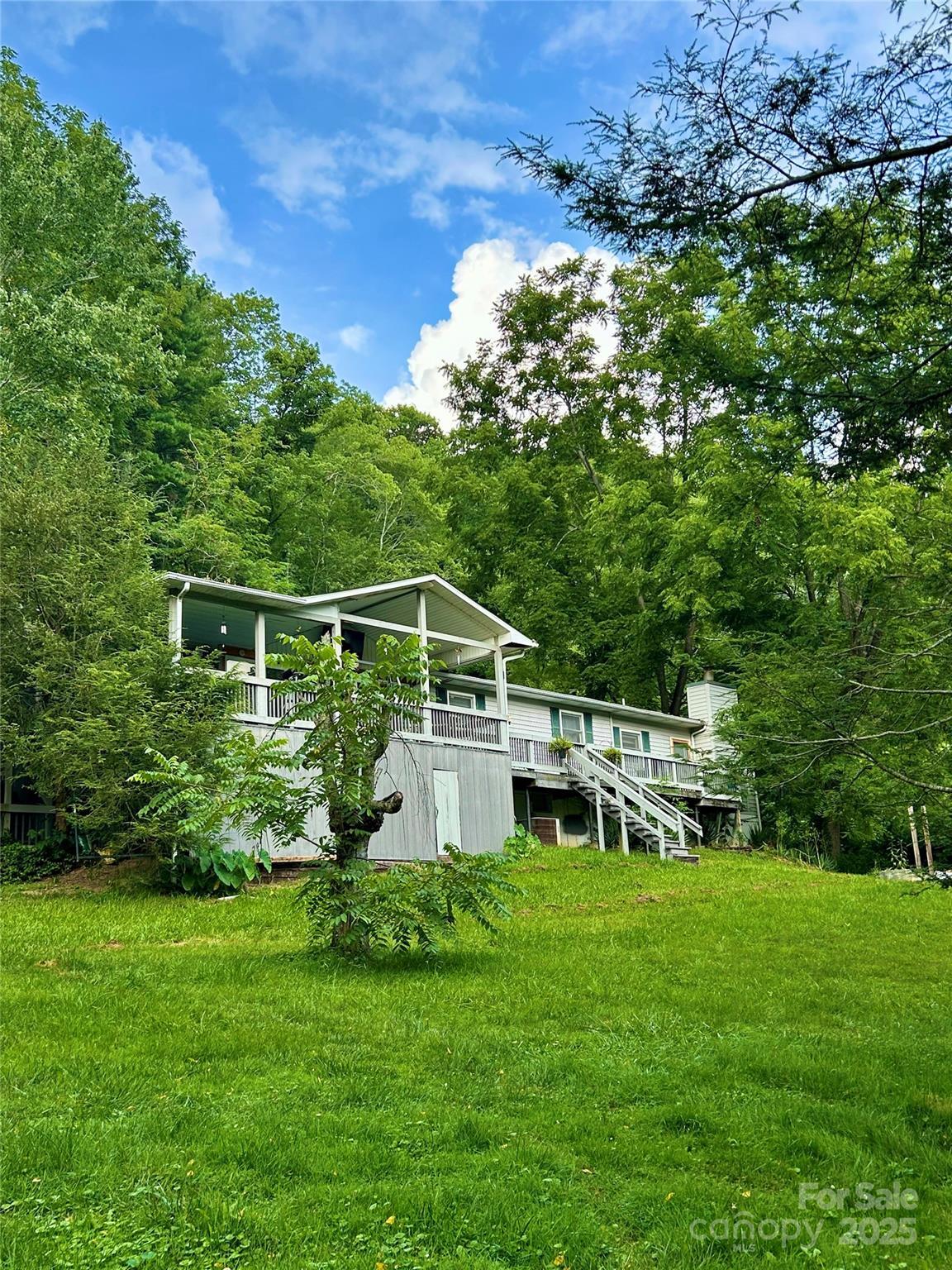 Property Photo: 12 Elk Way NC 28751