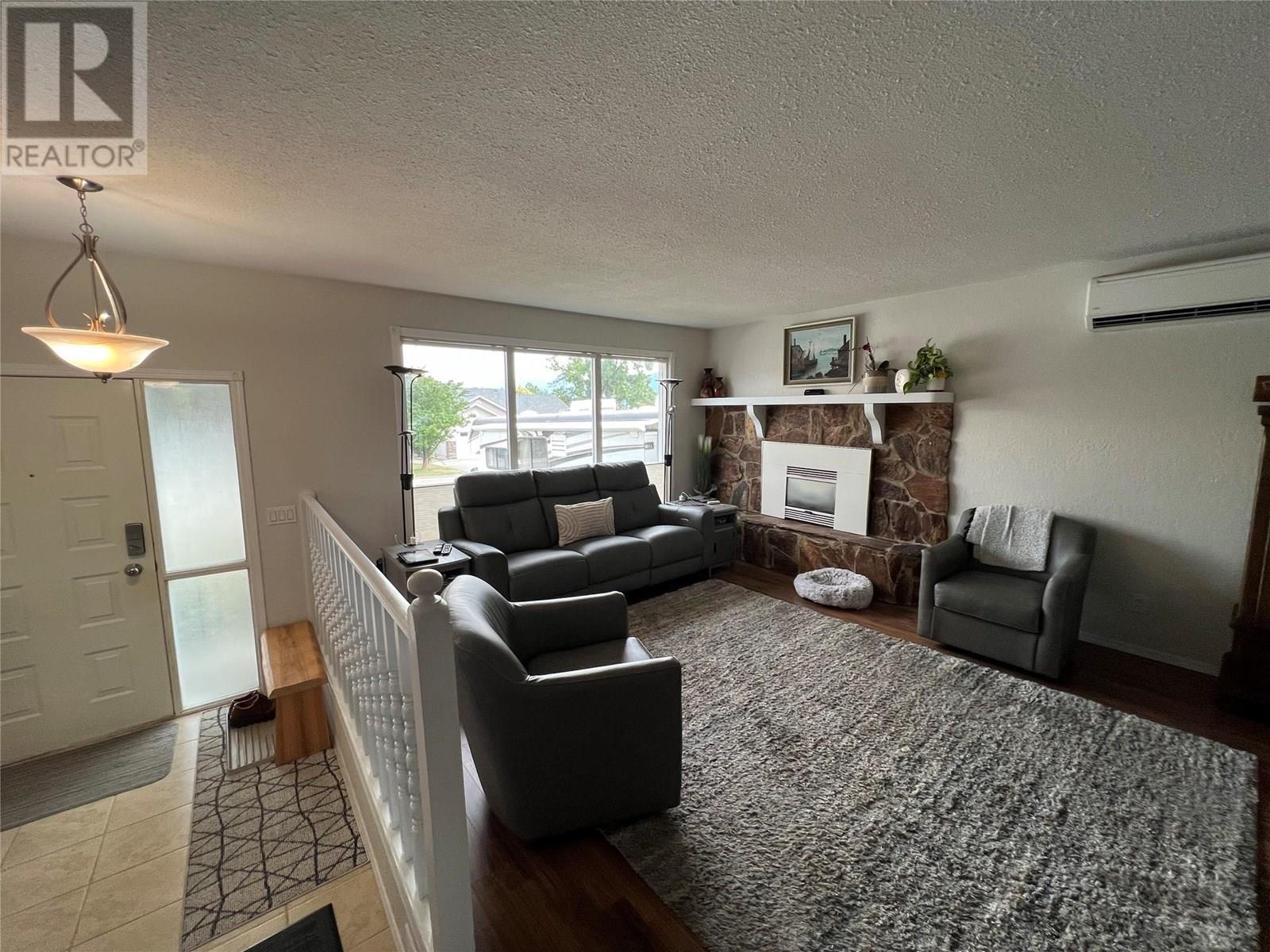 Photo de la propriété:  1414 Birch Street  BC V0B 1G3 