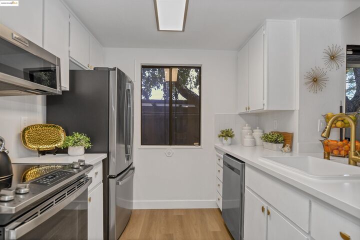 Property Photo:  1701 Mahogany Way 38  CA 94509 