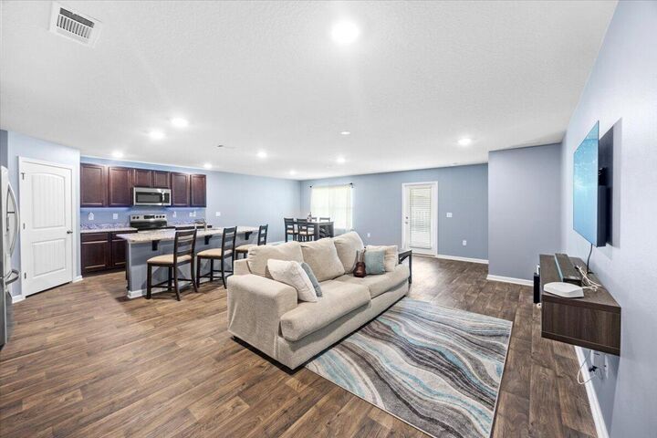 Property Photo: 806 Moorhen Way FL 32539
