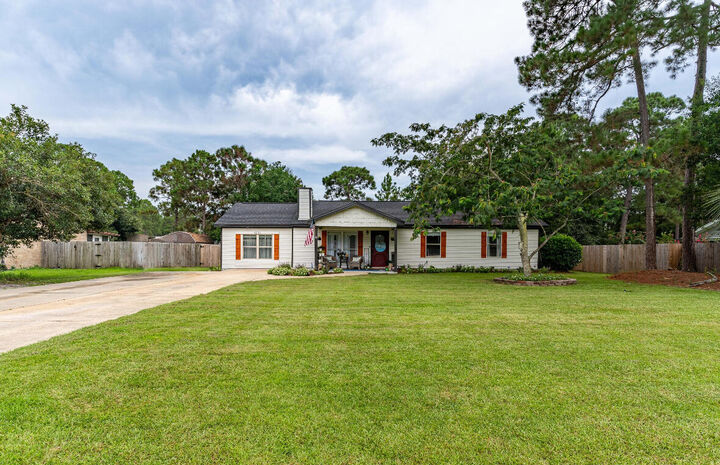 Property Photo: 6935 Jasper Street FL 32566