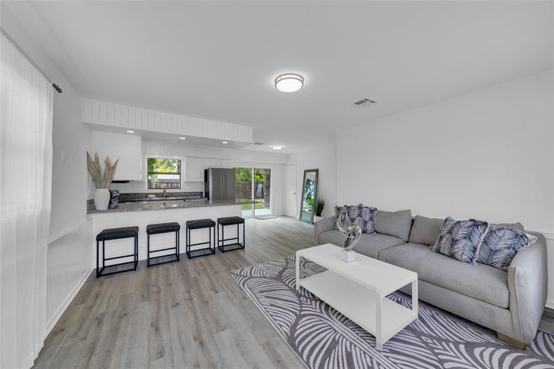 Property Photo: 2160 NE 2nd Ave FL 33060