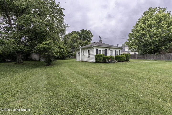 Property Photo:  9416 Old Six Mile Ln  KY 40299 