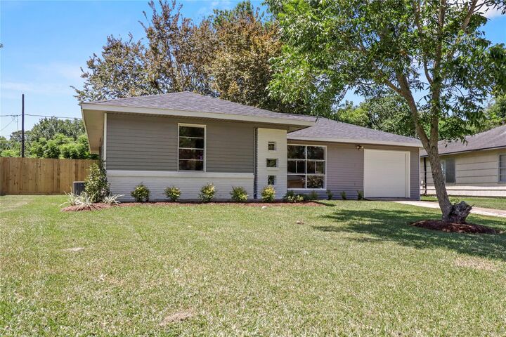 Property Photo:  416 Wisteria Street  TX 77566 