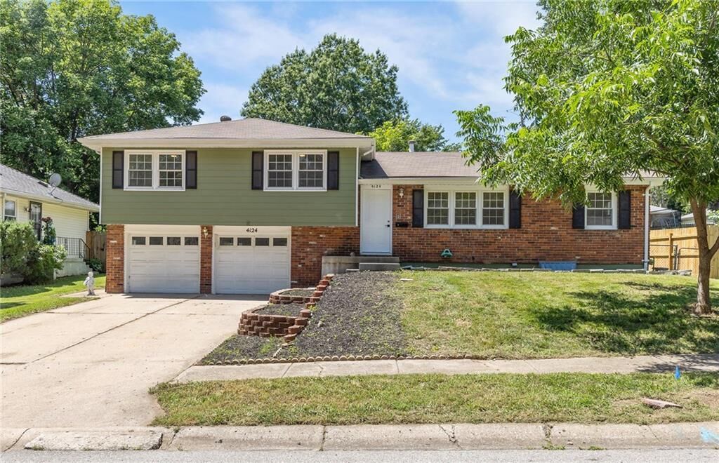 Property Photo: 4124 S Delaware Avenue MO 64055