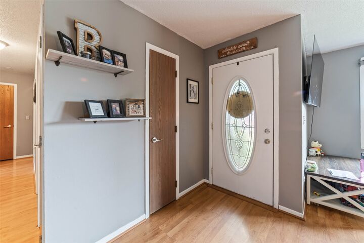 Property Photo:  108 10th Street SE  IA 50035 