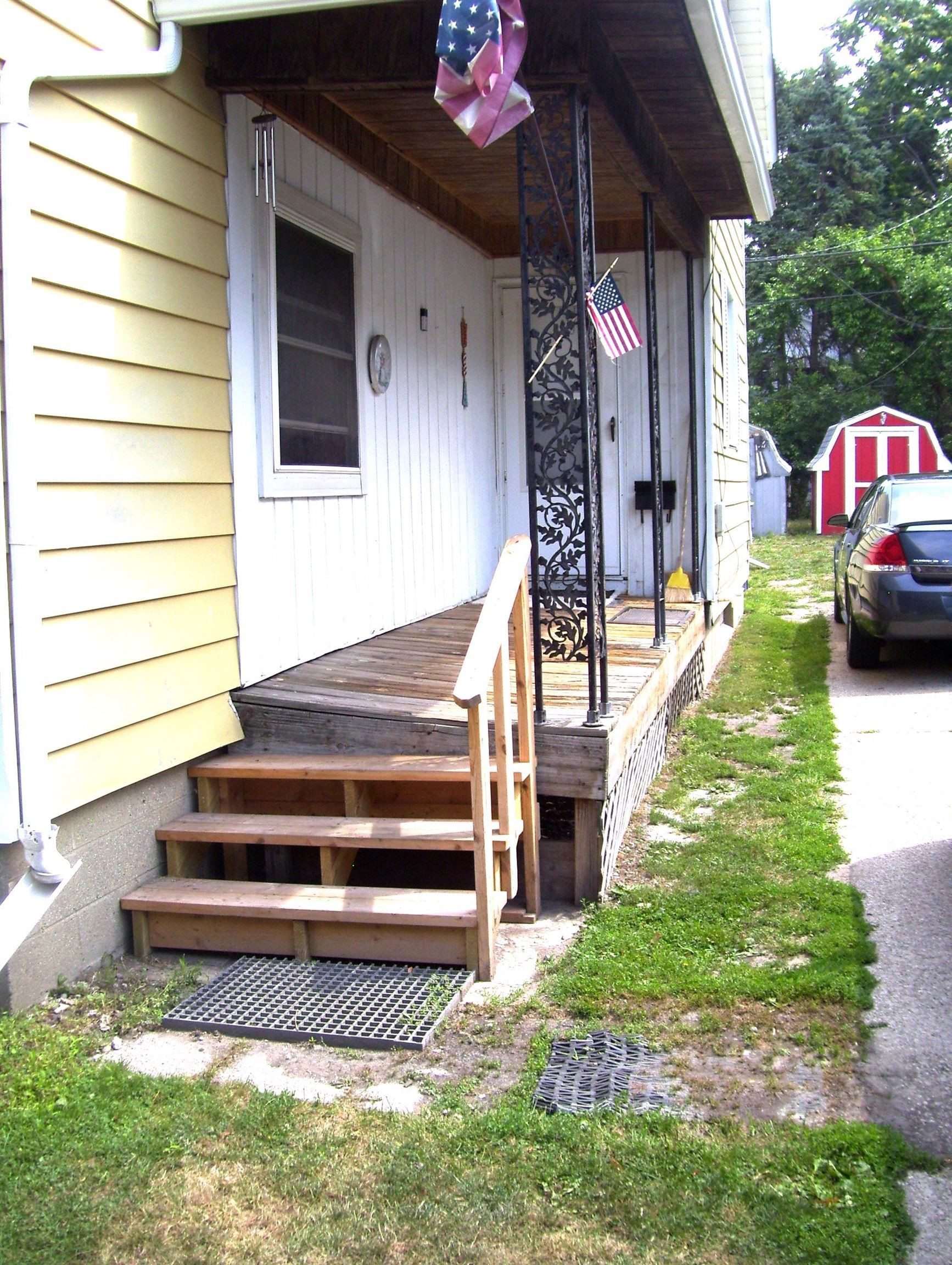 Property Photo:  901 S Madison Street  MI 48708 