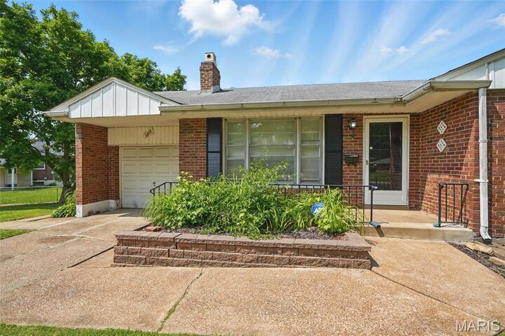 Property Photo: 1217 Duenke Drive MO 63137