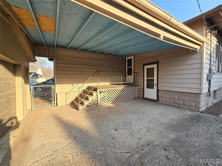 Property Photo:  2125 Woodlawn Avenue  IL 62040