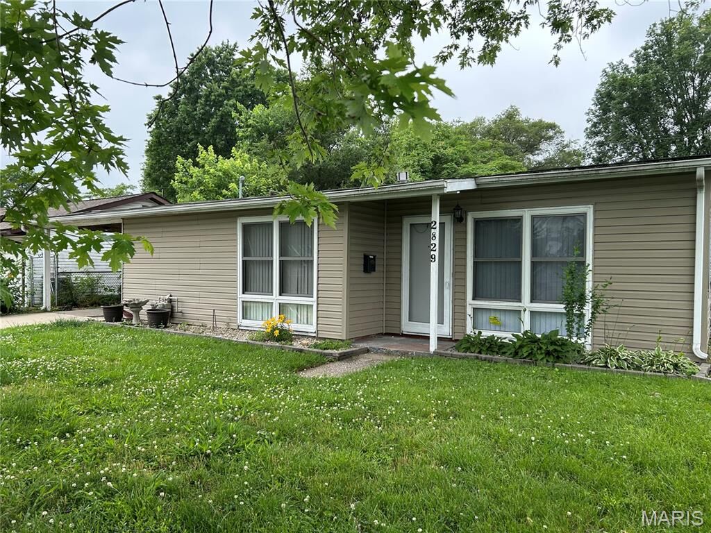 Property Photo:  2829 Edgewood Avenue  IL 62040 