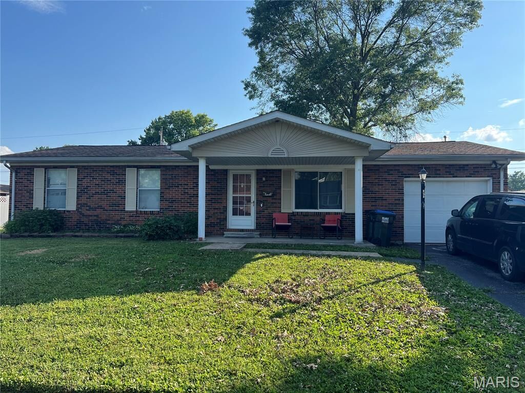 Property Photo:  633 Florence Avenue  IL 62239 