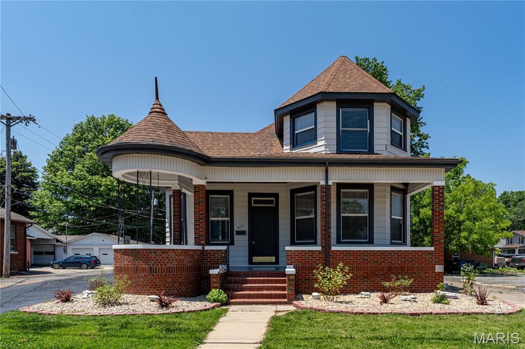 Property Photo: 825 Vandalia Street IL 62234