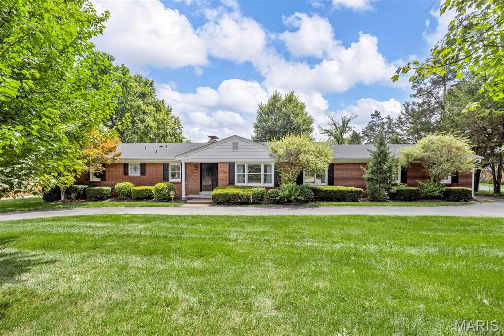 Property Photo:  1810 Gray Drive  MO 63131 