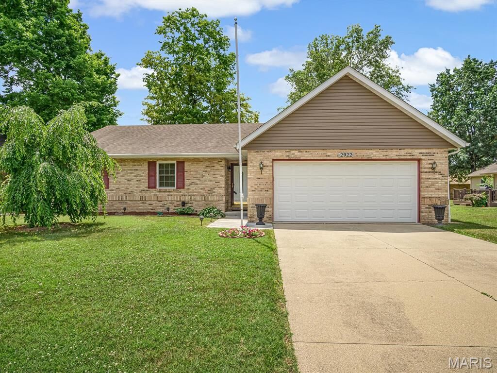 Property Photo:  2922 Spruce Hill Terrace  IL 62221 