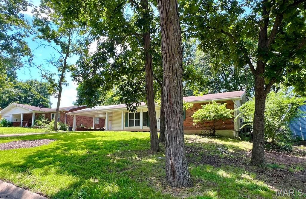 Property Photo:  215 Circle Drive  MO 65066 