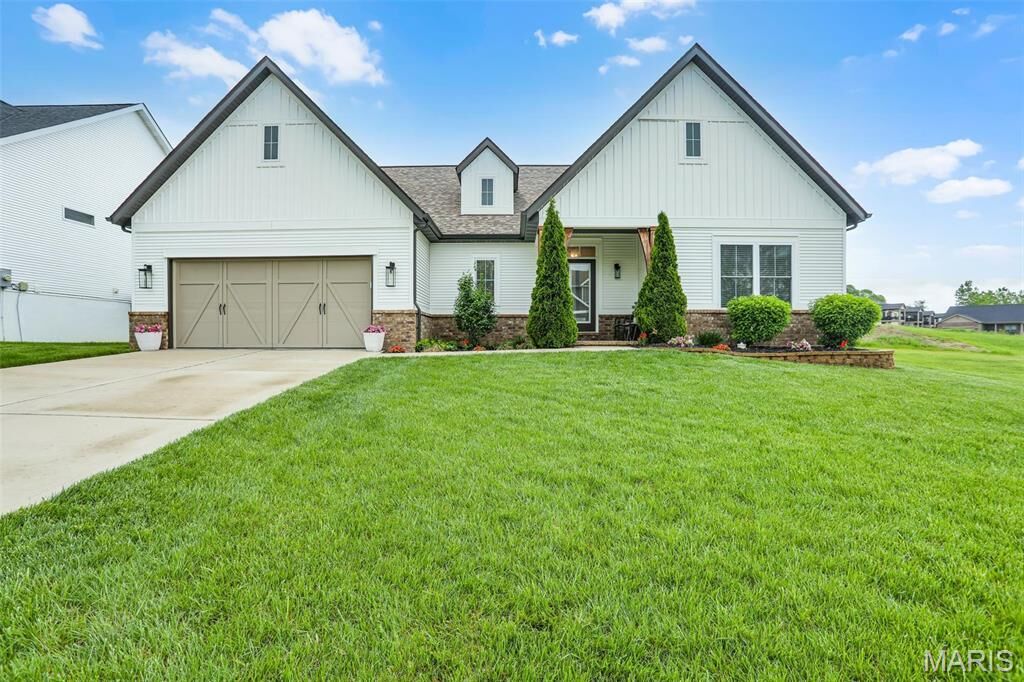 Property Photo: 7975 Donner Ridge IL 62232