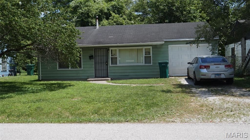 Property Photo:  16 Helen Court  IL 62206 