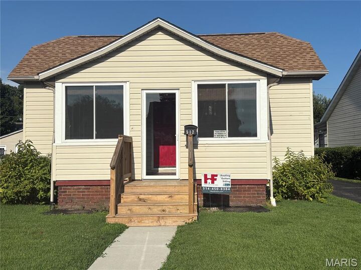 Property Photo:  512 S Vine Street  IL 62269 