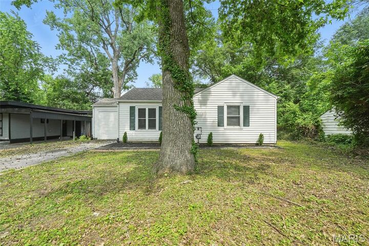 Property Photo:  260 S Hartnett Avenue  MO 63135 