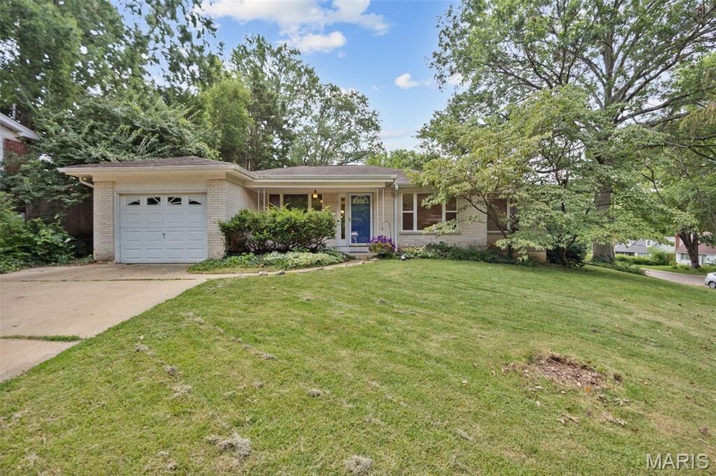 Property Photo: 9908 Gilbrook Avenue MO 63119