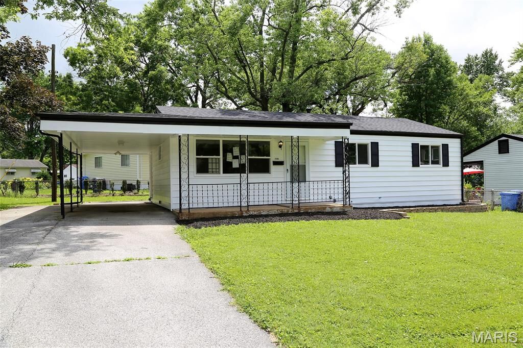 Property Photo:  1100 Ozment Drive  MO 63033 
