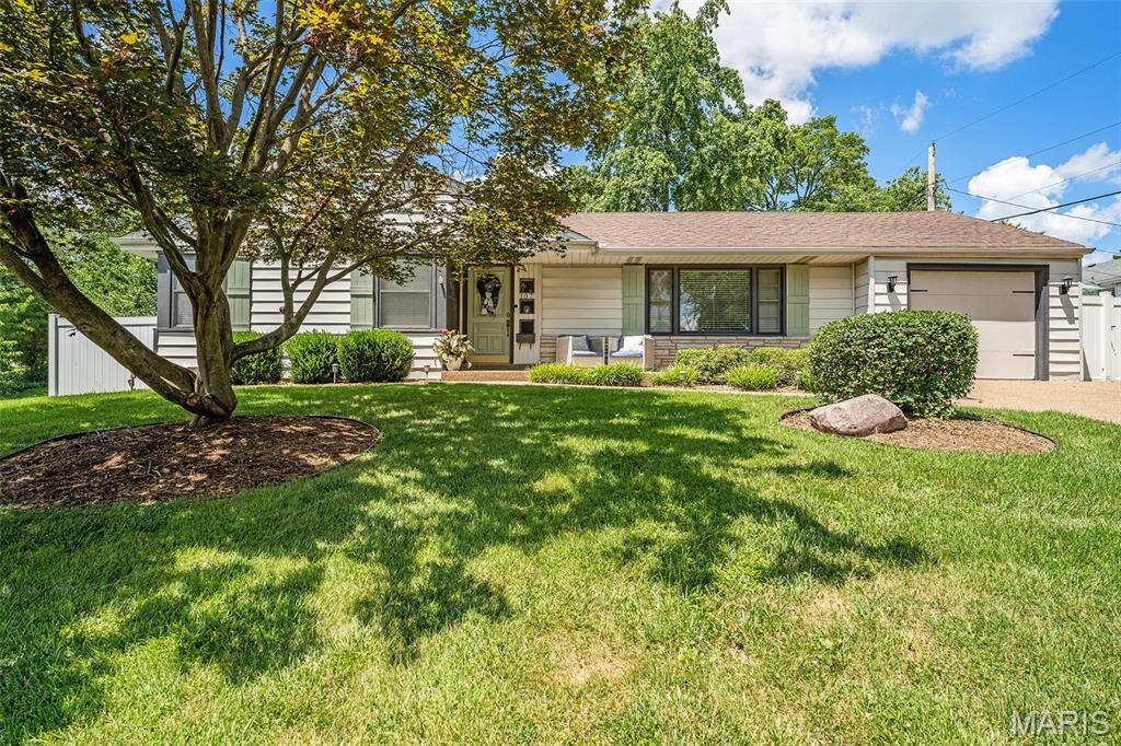 Property Photo:  107 Huntleigh Drive  MO 63122 