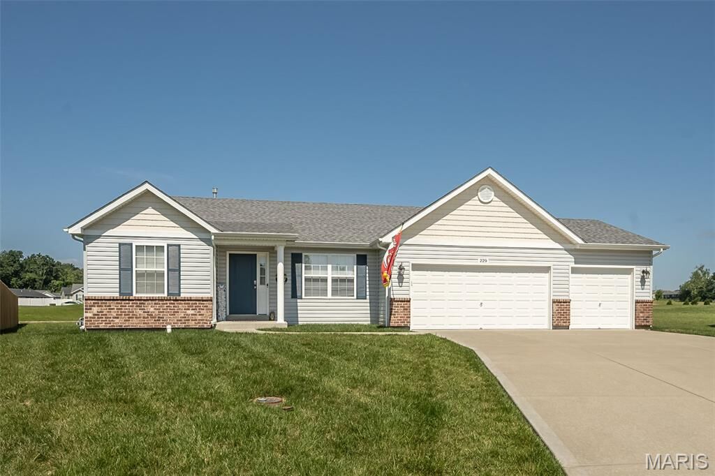 Property Photo:  229 Essex Court  MO 63390 