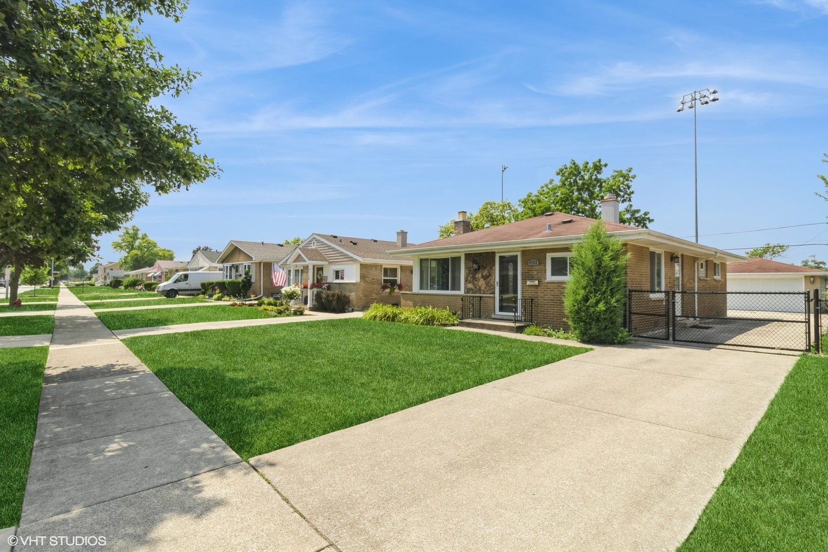 Property Photo: 4732 N Oriole Avenue IL 60706