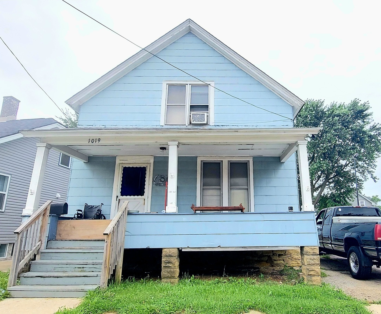 Property Photo:  1019 E New York Street  IL 60505 