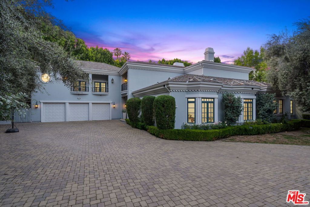 Property Photo: 4923 Amigo Avenue CA 91356
