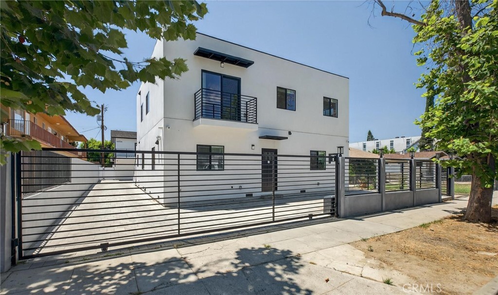 Property Photo: 14732 Gilmore St 1 CA 91411