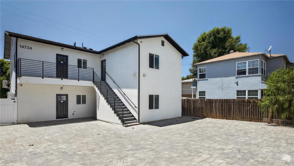 Property Photo: 14734 Gilmore Street C CA 91411