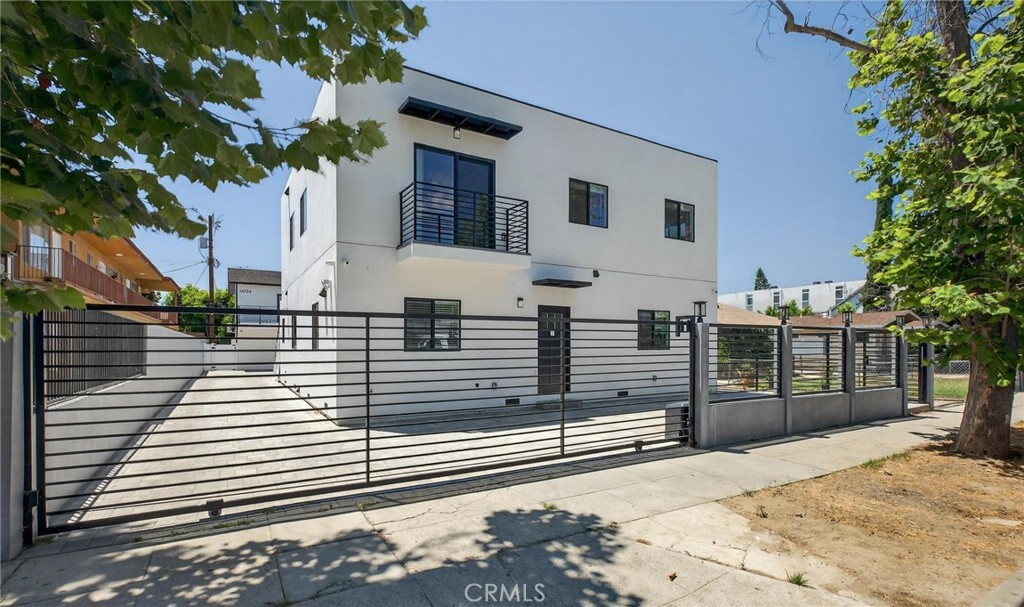 Property Photo:  14732 Gilmore Street 3  CA 91411 