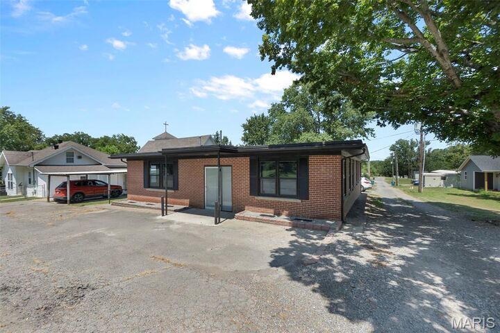 Property Photo: 718 4th Street E MO 63780