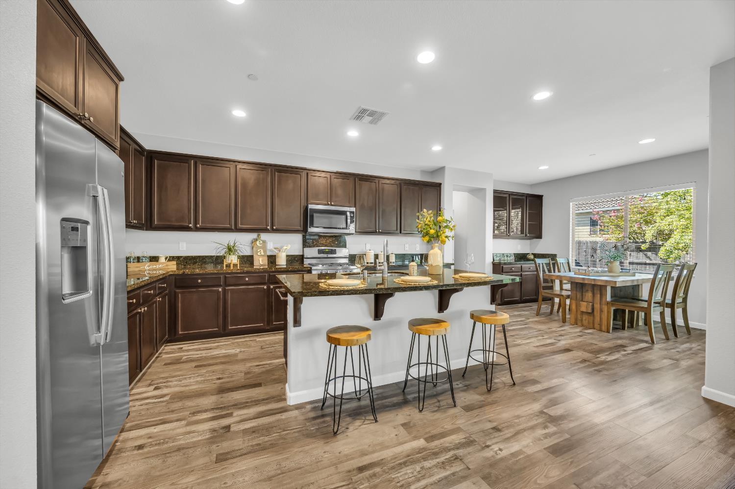 Property Photo: 3024 Ferncliff Way CA 95762