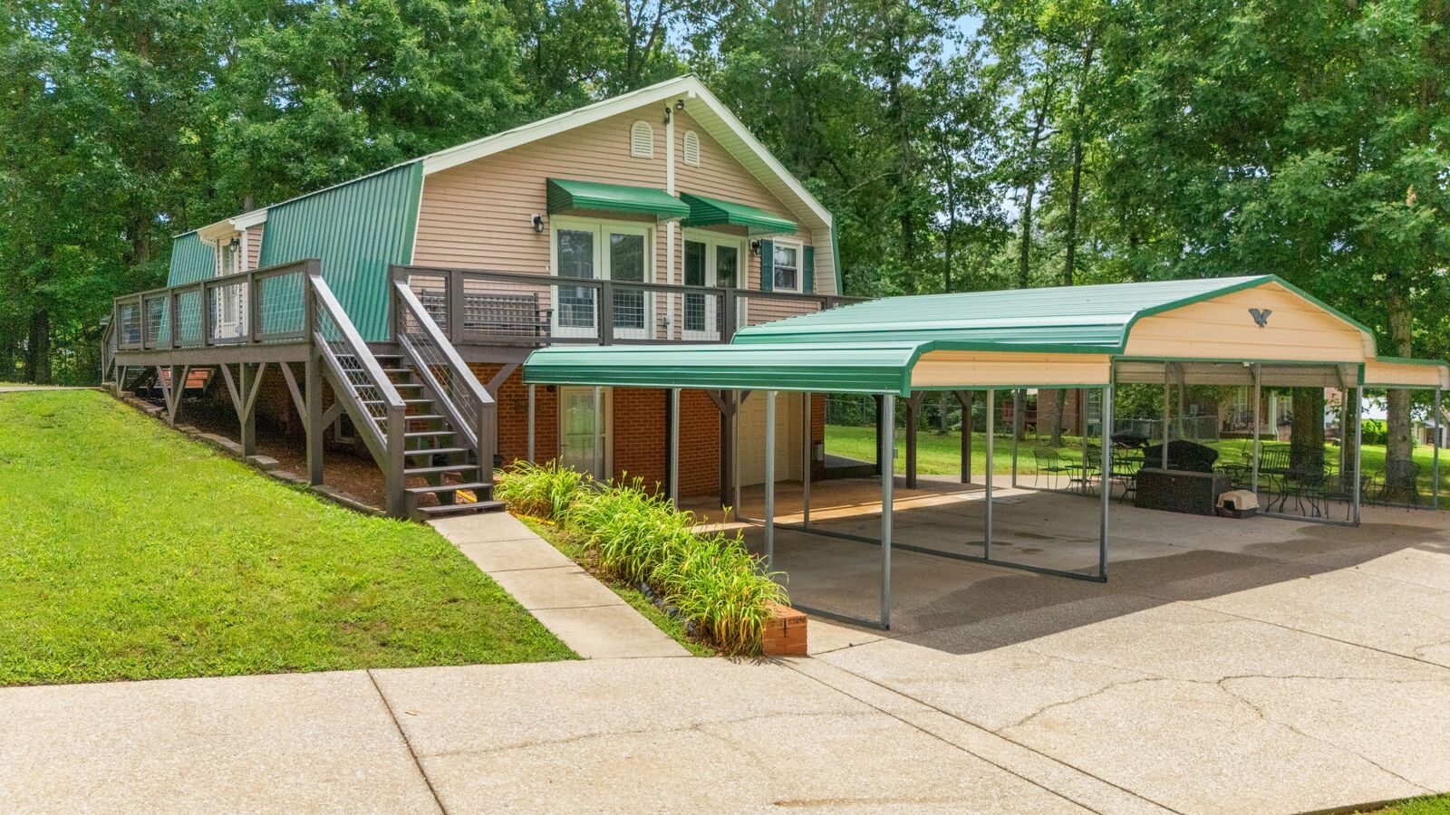 Property Photo:  5215 Meadowwood Dr  TN 37025 