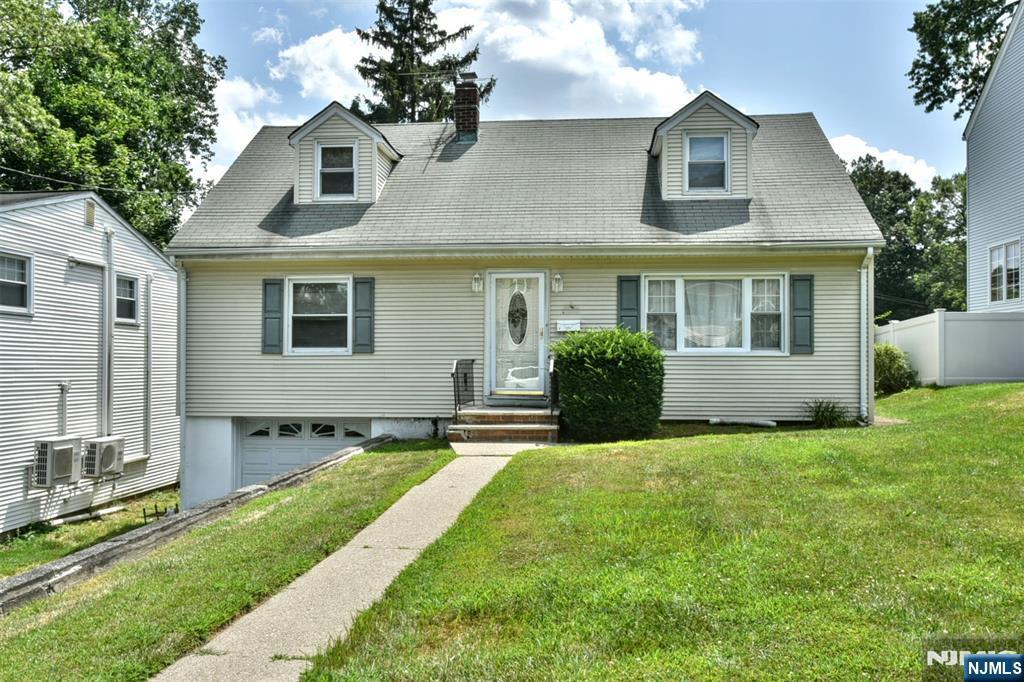 130 Manhattan Avenue  Waldwick NJ 07463 photo