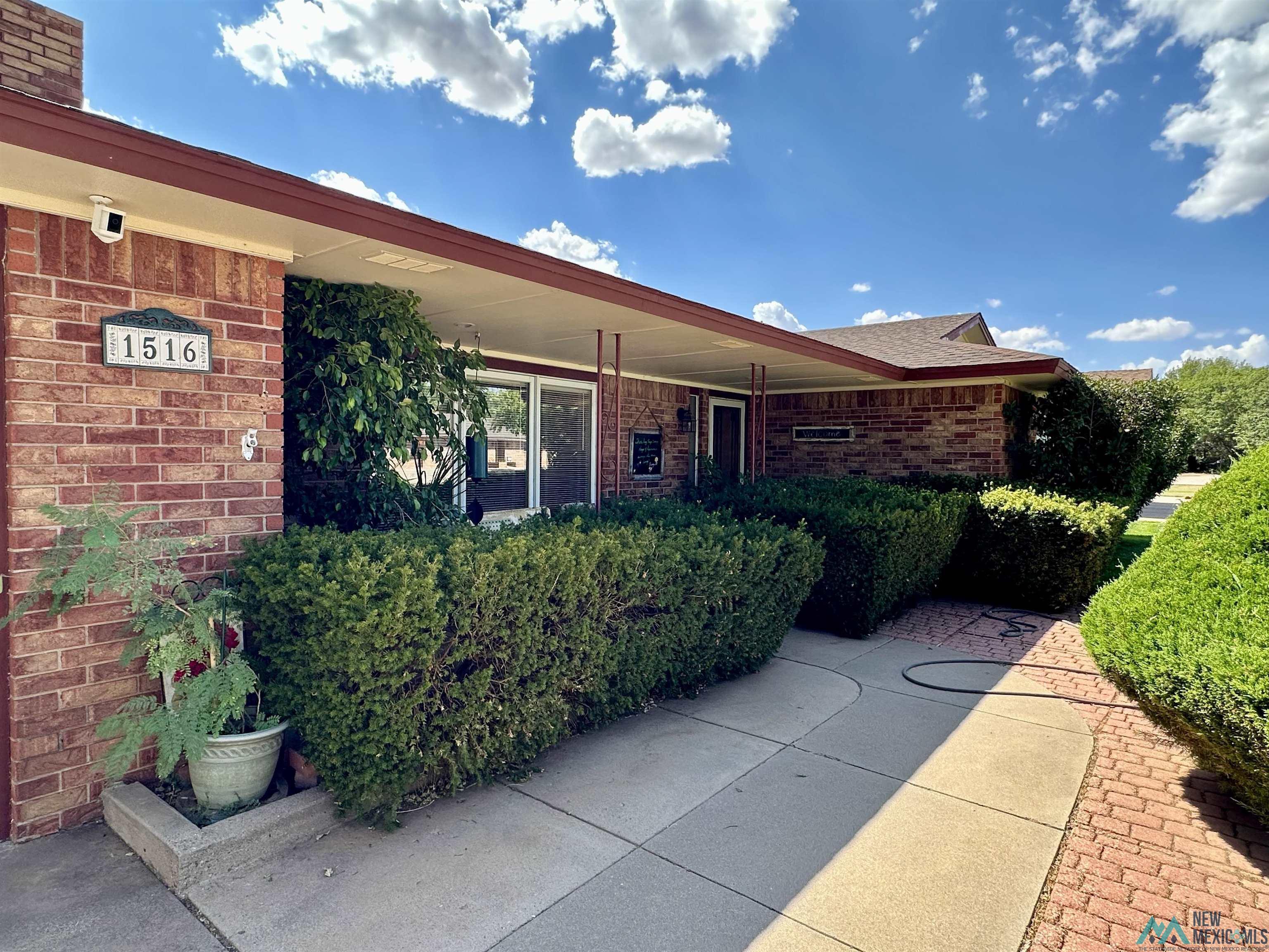 Property Photo: 1516 Avondale Boulevard NM 88101