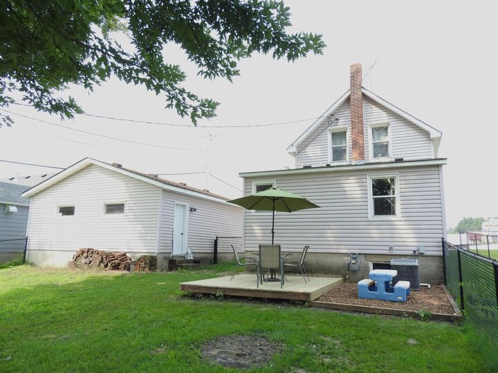 Property Photo:  120 Lake Avenue S  MN 55381 